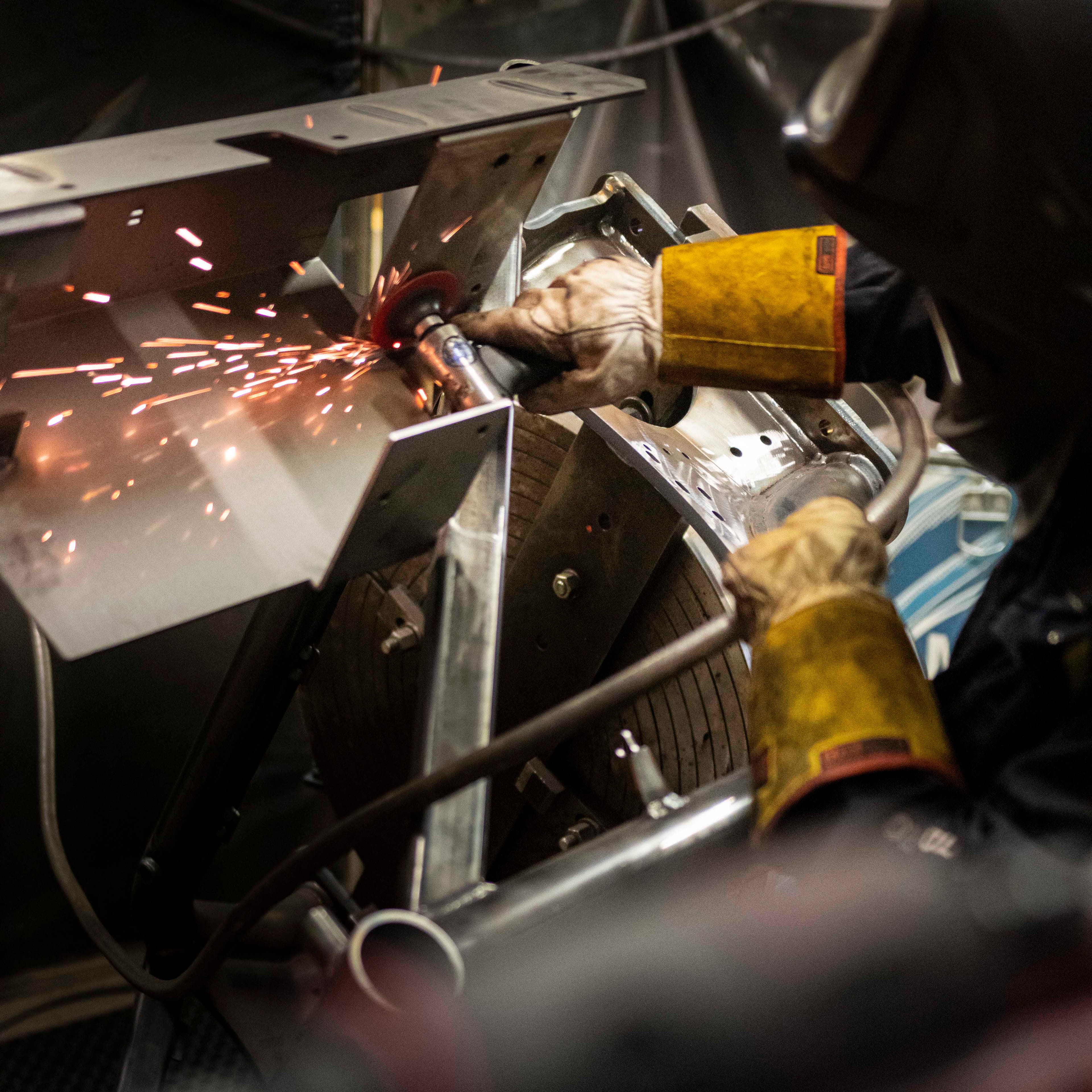 Skillingarydsföretaget som slipar för att möta kraven-0